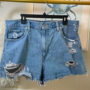 Levi’s High Waisted Mom Shorts Size 34R